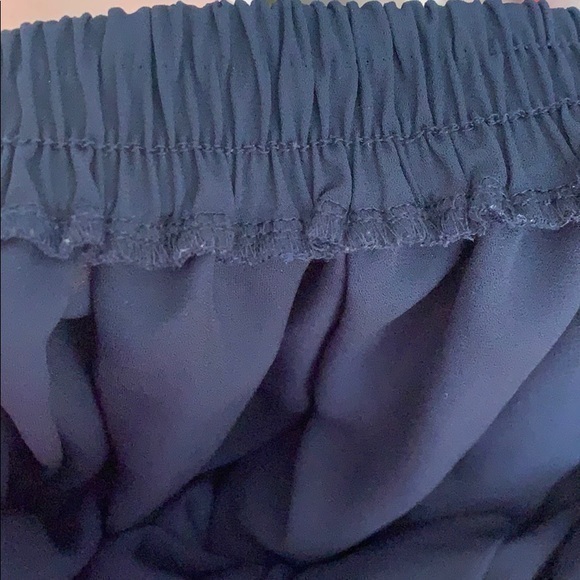 Brandy Melville one size‎ navy pleated skirt - Picture 8 of 8